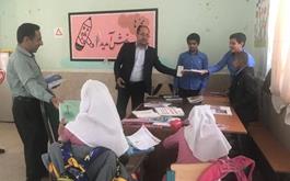اهدای بیش از  1000 بسته لوازم التحریر به دانش آموزان مناطق محروم استان هرمزگان