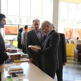 جهت مشاهده آلبوم كليك نماييد: برپایی نمایشگاه کتاب به مناسبت دهه مبارک فجر