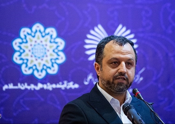 وزیر اقتصاد در همایش ملی ایران و همسایگان خواستار شد:ایجاد حداقل پنج مركز تجاری در قطب های همسایگی ایران