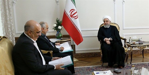 دکتر روحانی در جلسه بررسی اجرای سیاست‌های مالیاتی:دریافت بدون تبعیض مالیات از سهم درآمد، باعث رضایت مردم می شود