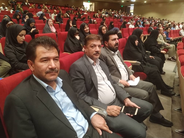 اهدای لوح تندیس ششمین جشنواره ملی پسته ایران دامغان به بانک کشاورزی 