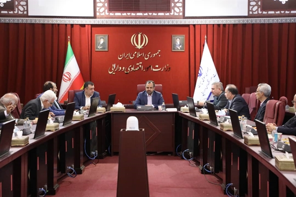 وزیر اقتصاد در جلسه با هیئت امنای بازار تهران و نمايندگان اصناف:در مالیات حداكثر سهولت قانونی را با فعالان اقتصادی خواهیم داشت