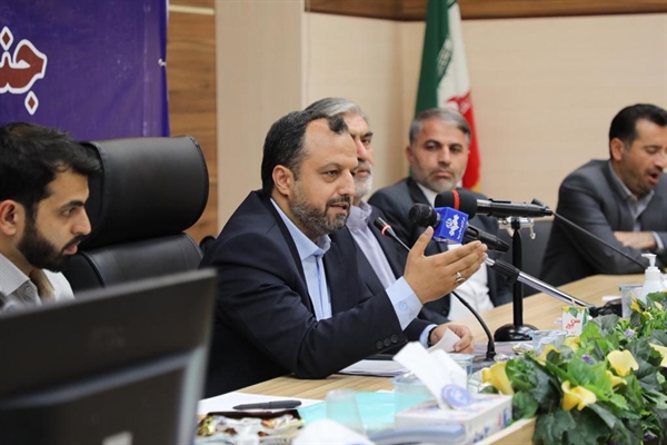 وزیر اقتصاد در جمع فعالان اقتصادی استان فارس خبر داد:بازگرداندن مالیات پرداختی واحد های اقتصادی بزرگِ فعال در استان ها به این مناطق