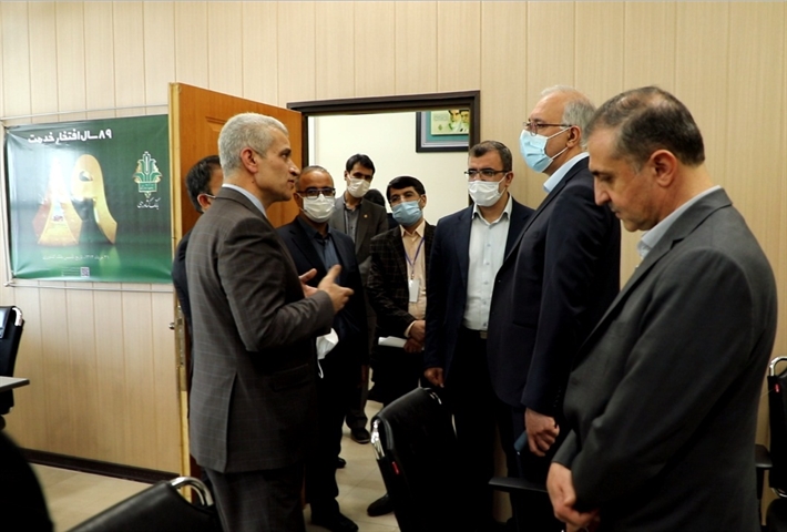 بازدید معاونت وزارت اقتصاد و دارایی از میز خدمت بانک کشاورزی  استان اصفهان