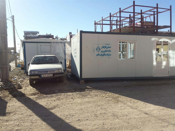 استقرار کانکس های اهدایی بانک کشاورزی در مناطق زلزله زده استان کرمانشاه 